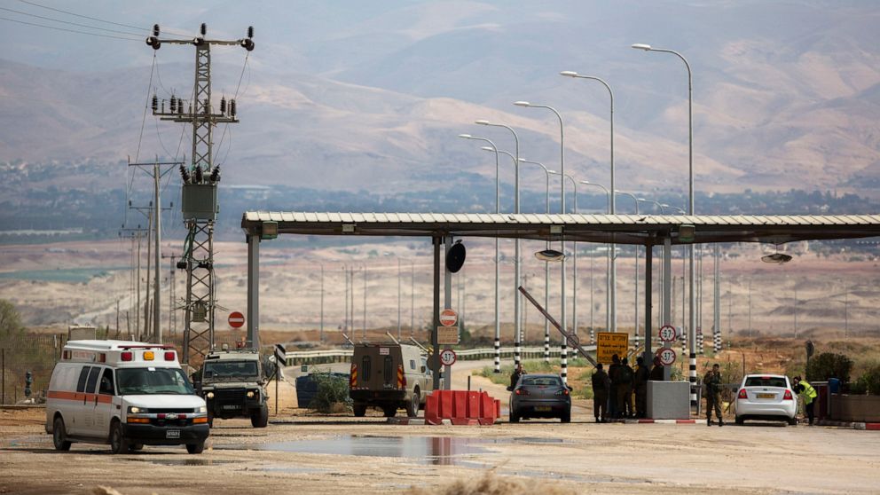 Israel to allow Palestinians from West Bank to use airport